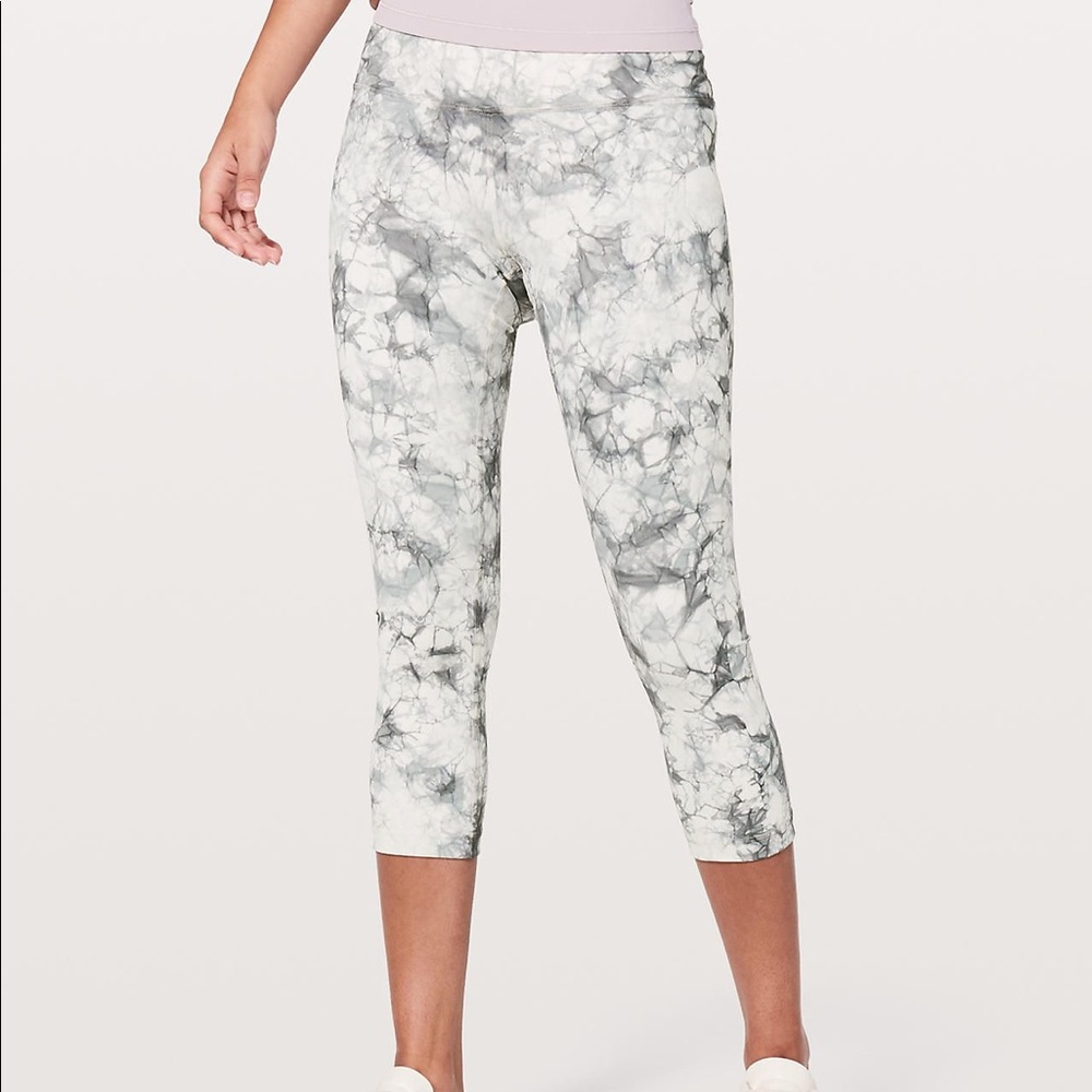 NWOT Lululemon Shibori Wunder Under Crop